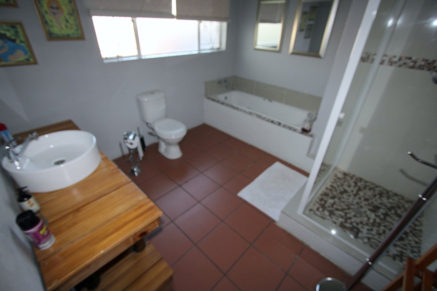 7 Bedroom Property for Sale in Jim Fouchepark Free State